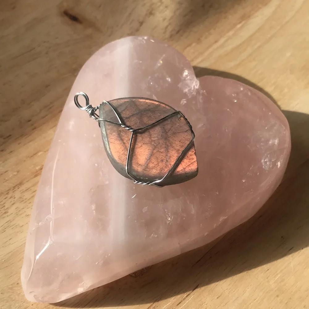 “Sunset”Labradorite leaf pendant - Picture 4 of 8